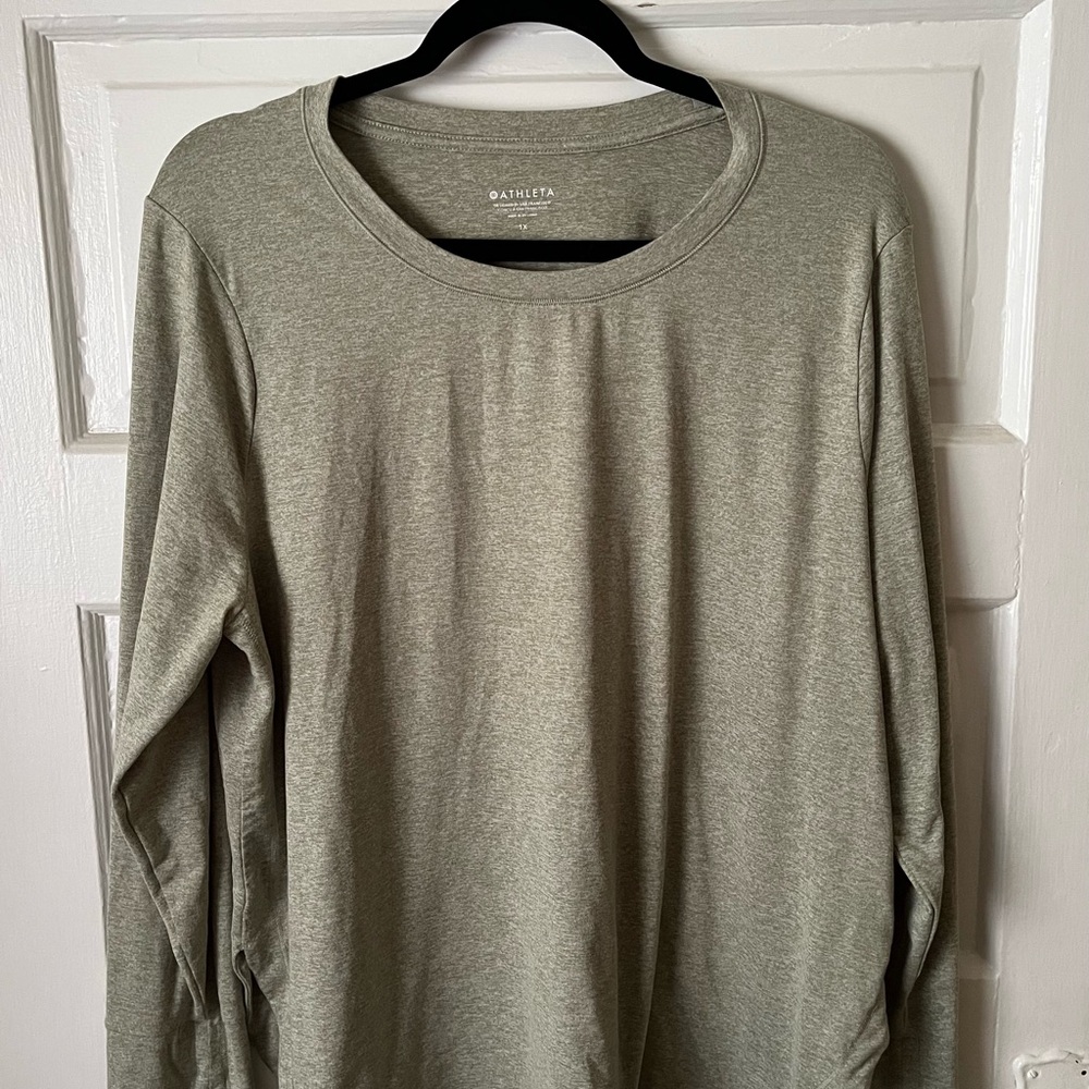 Athleta Uptempo Top Eucalyptus Olive/ Bright White 1X